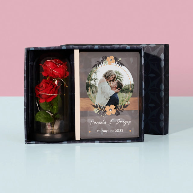 Fotografie Si Semnătură: Îndrăgostiți - Set Cadou Cu Imprimare Pe Sticlă Și Trandafirul Etern