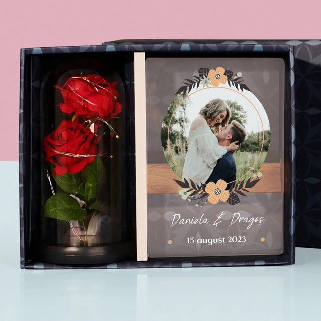 Fotografie Si Semnătură: Îndrăgostiți - Set Cadou Cu Imprimare Pe Sticlă Și Trandafirul Etern