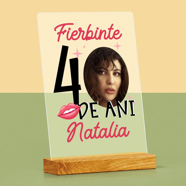 Fotografie Si Semnătură: Fierbinte La 40 De Ani - Imprimare Pe Sticlă Acrilică (Verticală)