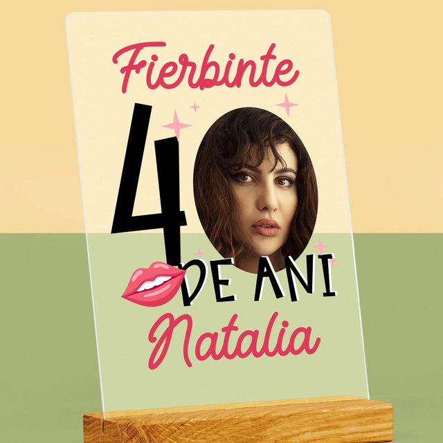 Fotografie Si Semnătură: Fierbinte La 40 De Ani - Imprimare Pe Sticlă Acrilică (Verticală)