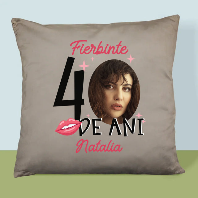 Fotografie Si Semnătură: Fierbinte La 40 De Ani - Pernă (Cu Fotografie)