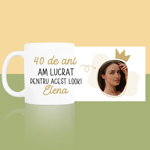 Fotografie Si Semnătură: 40 De Ani Am Lucrat Pentru Acest Look - Cană