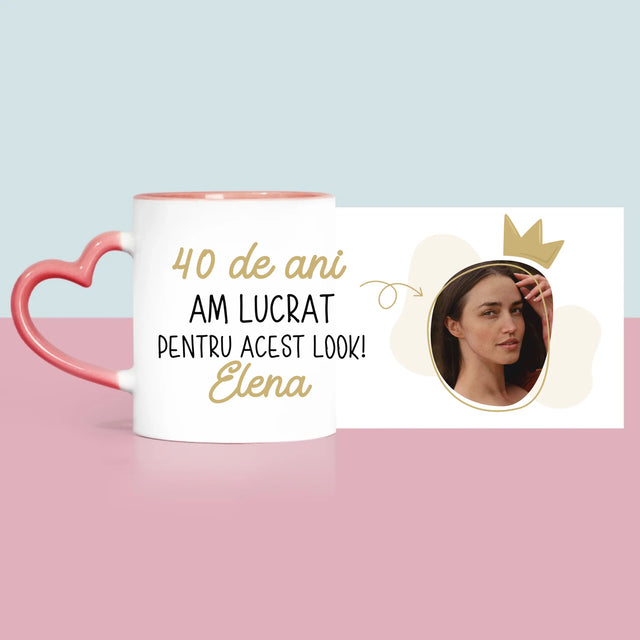 Fotografie Si Semnătură: 40 De Ani Am Lucrat Pentru Acest Look - Cană