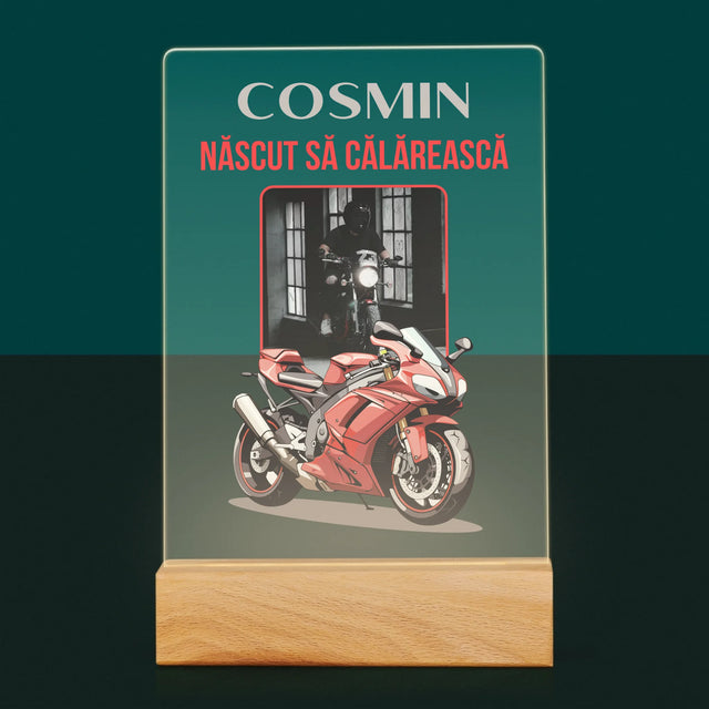 Fotografie Si Semnătură: Născut Să Călărească - Imprimare Pe Sticlă Acrilică (Verticală)