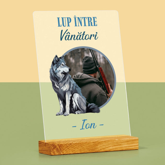 Fotografie Si Semnătură: Lup Între Vânători - Imprimare Pe Sticlă Acrilică (Verticală)