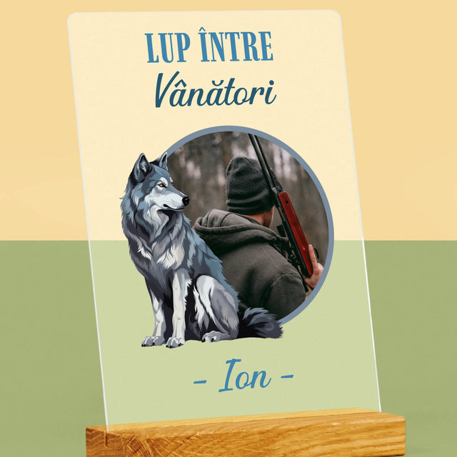 Fotografie Si Semnătură: Lup Între Vânători - Imprimare Pe Sticlă Acrilică (Verticală)
