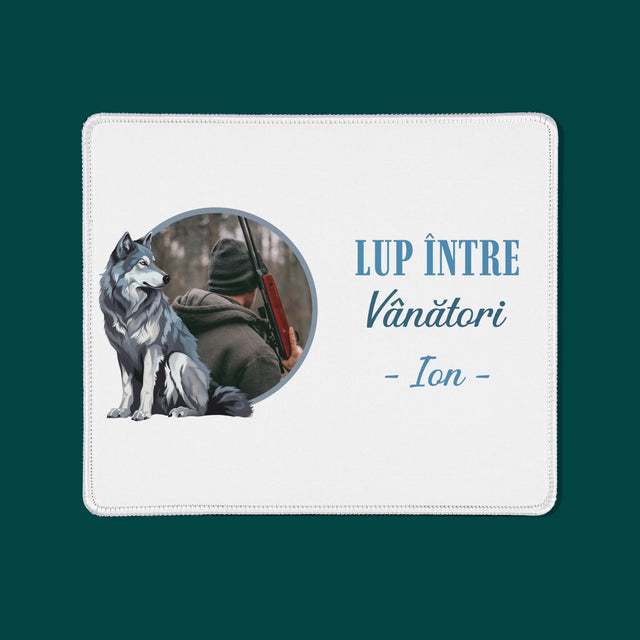 Fotografie Si Semnătură: Lup Între Vânători - Mouse Pad