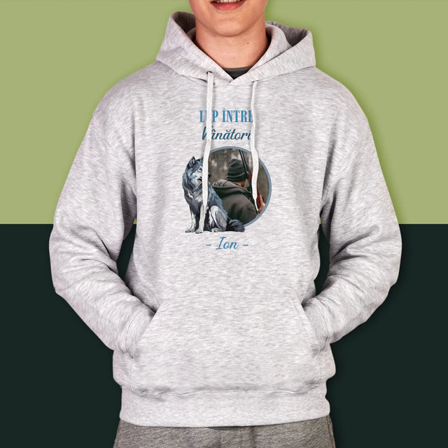 Fotografie Si Semnătură: Lup Între Vânători - Hanorac Cu Glugă Pentru Bărbați