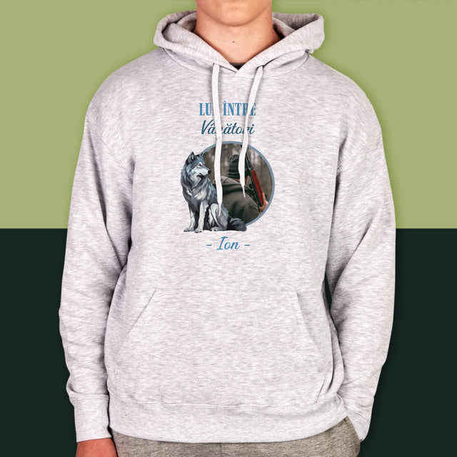 Fotografie Si Semnătură: Lup Între Vânători - Hanorac Cu Glugă Pentru Bărbați