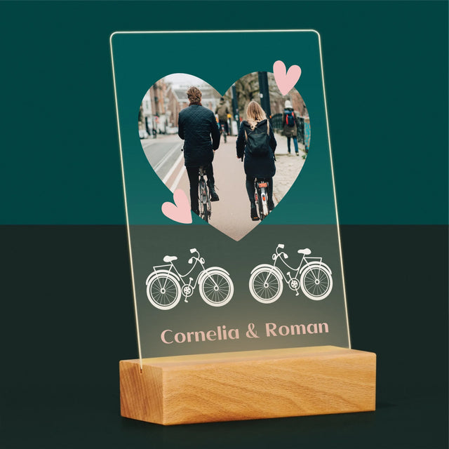 Fotografie Si Semnătură: Bicicletiști Cuplu - Imprimare Pe Sticlă Acrilică (Verticală)