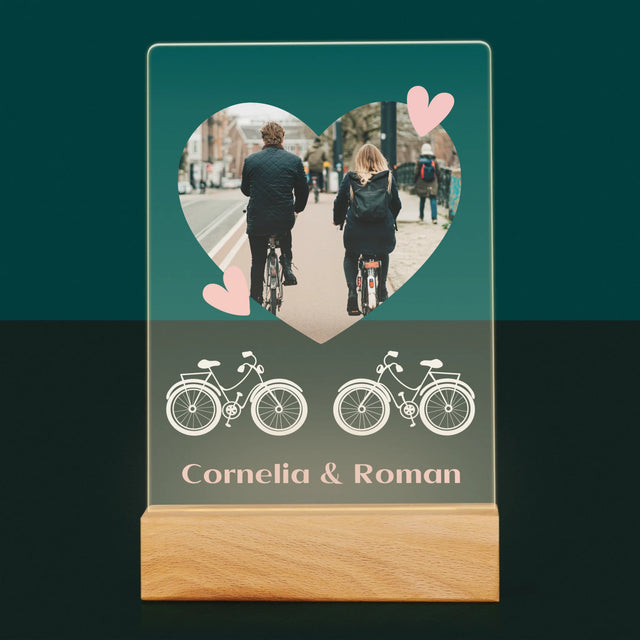 Fotografie Si Semnătură: Bicicletiști Cuplu - Imprimare Pe Sticlă Acrilică (Verticală)