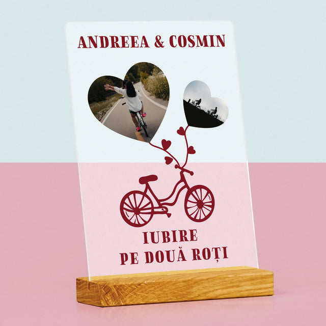 Colaj De Fotografii: Iubire Pe Două Roți - Imprimare Pe Sticlă Acrilică (Verticală)