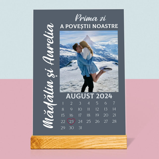 Fotografie Si Semnătură: Prima Zi A Poveștii Noastre - Imprimare Pe Sticlă Acrilică (Verticală)