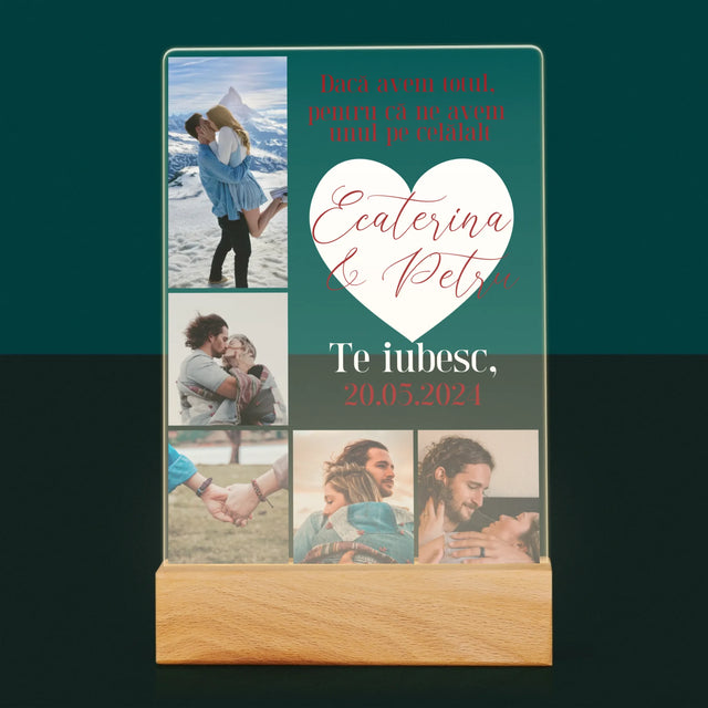 Colaj De Fotografii: Avem Totul, Pentru Că Ne Avem Unul Pe Celălalt - Imprimare Pe Sticlă Acrilică (Verticală)