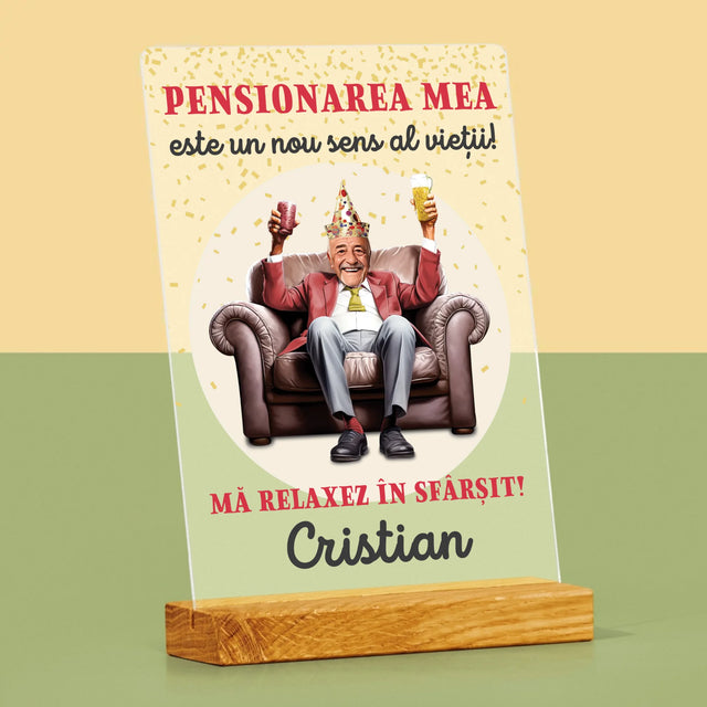 Personajul Tău: Pensionarea Este Sensul Vieții - Imprimare Pe Sticlă Acrilică (Verticală)