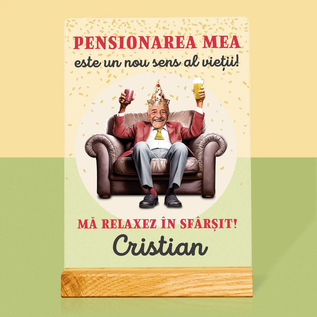 Personajul Tău: Pensionarea Este Sensul Vieții - Imprimare Pe Sticlă Acrilică (Verticală)
