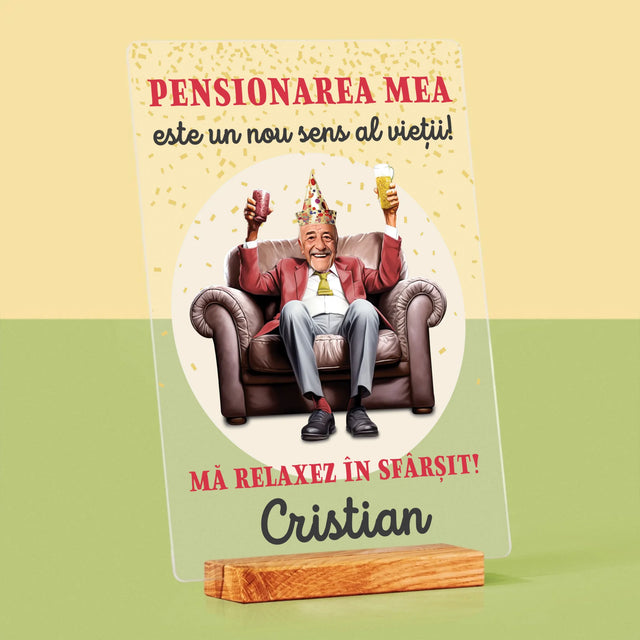 Personajul Tău: Pensionarea Este Sensul Vieții - Imprimare Pe Sticlă Acrilică (Verticală)