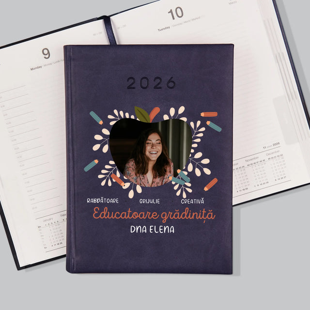 Fotografie Si Semnătură: Educatoare Grădiniță - Calendar De Carte (Fotografie)