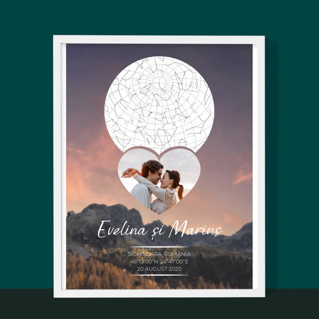 Harta Stelelor: Un Cuplu Îndrăgostit În Munți - Imprimare Cu Ramă 30X40 (Verticală)