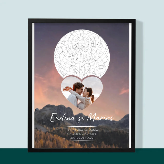 Harta Stelelor: Un Cuplu Îndrăgostit În Munți - Imprimare Cu Ramă 30X40 (Verticală)