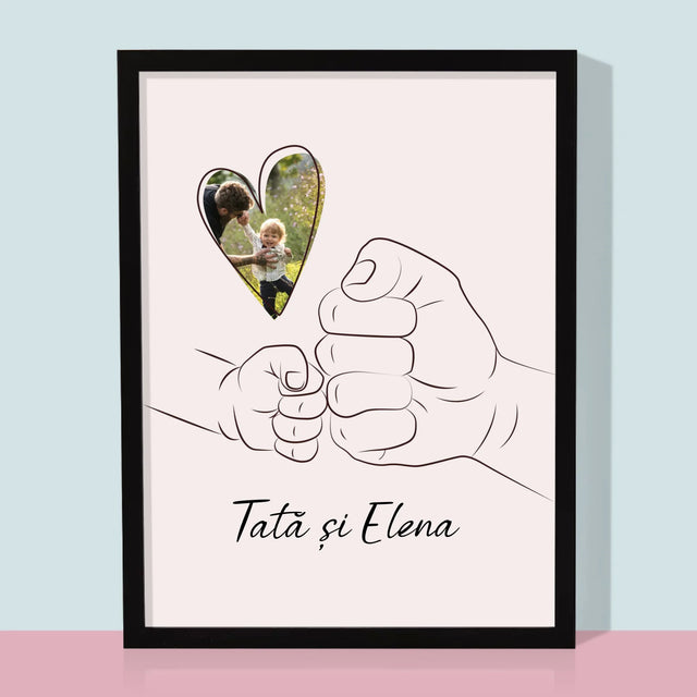 Fotografie Si Semnătură: Tata Copilul Mânuța - Imprimare Cu Ramă 30X40 (Verticală)