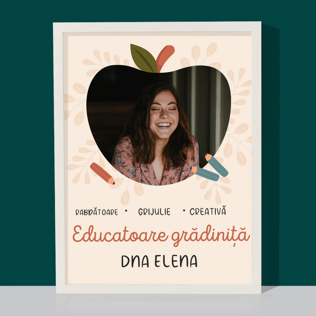 Fotografie Si Semnătură: Educatoare Grădiniță - Imprimare Cu Ramă 30X40 (Verticală)