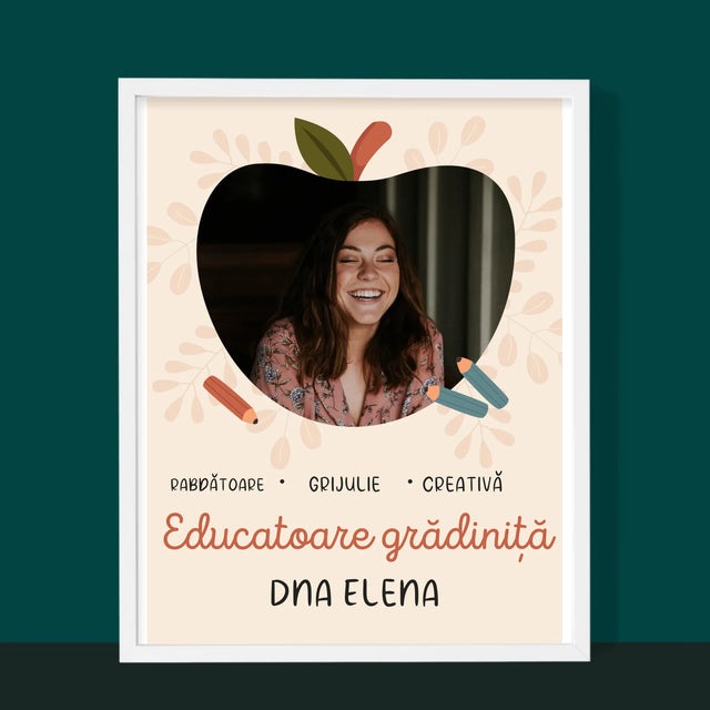 Fotografie Si Semnătură: Educatoare Grădiniță - Imprimare Cu Ramă 30X40 (Verticală)