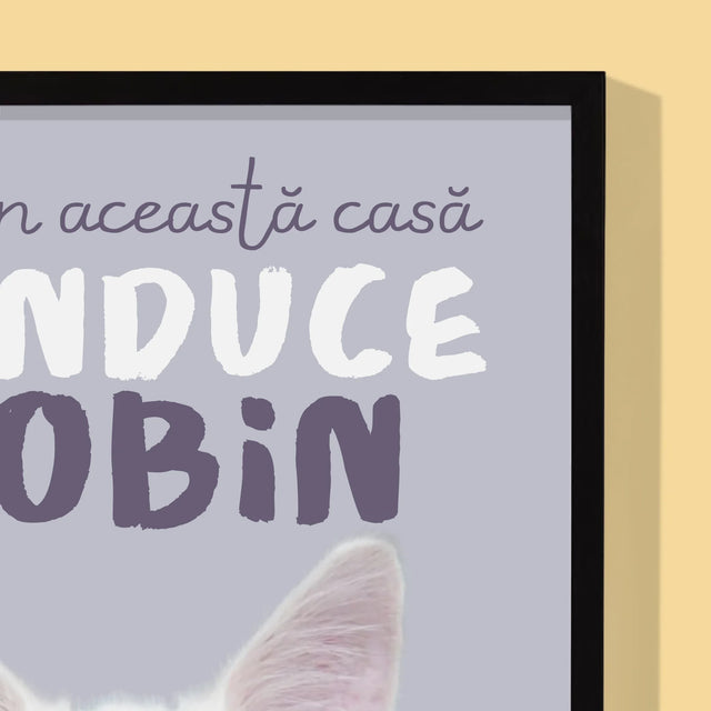 Fotografie Si Semnătură: În Această Casă Conduce Animalul - Imprimare Cu Ramă 30X40 (Verticală)