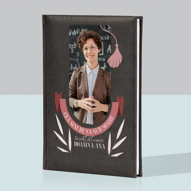 Fotografie Si Semnătură: Cea Mai Bună Învățătoare Sub Soare - Carte Pentru Notițe