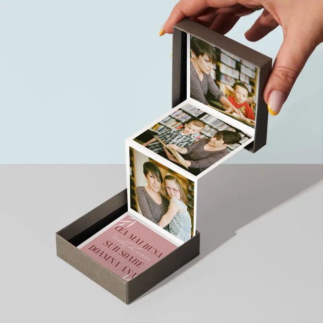 Fotografie Si Semnătură: Cea Mai Bună Învățătoare Sub Soare - Set De Fotografii Pliante