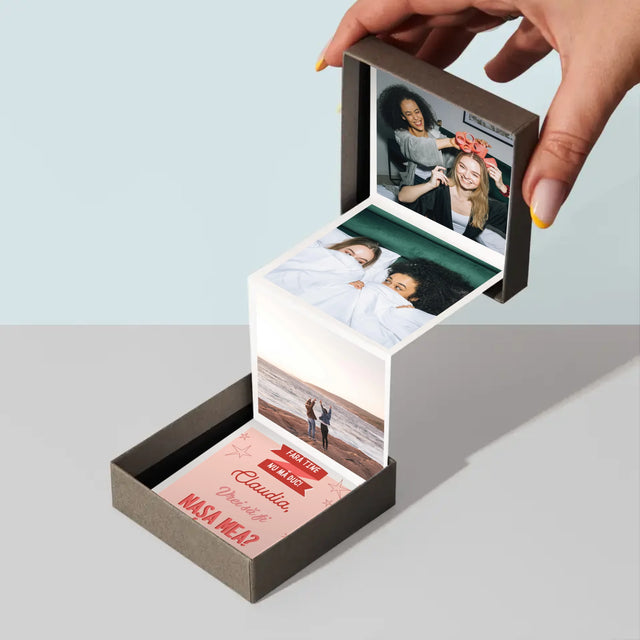 Numele Și Semnătura: Fără Tine Nu Mă Duc - Set De Fotografii Pliante