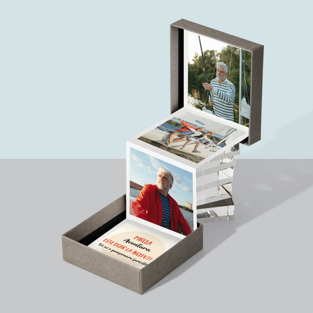 Numele Și Semnătura: Aventura Este Doar La Început - Set De Fotografii Pliante