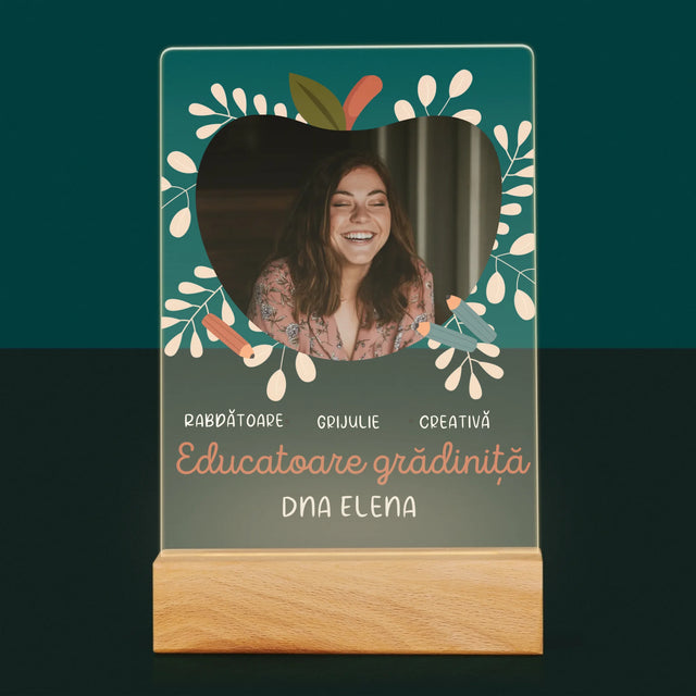 Fotografie Si Semnătură: Educatoare Grădiniță - Imprimare Pe Sticlă Acrilică (Verticală)