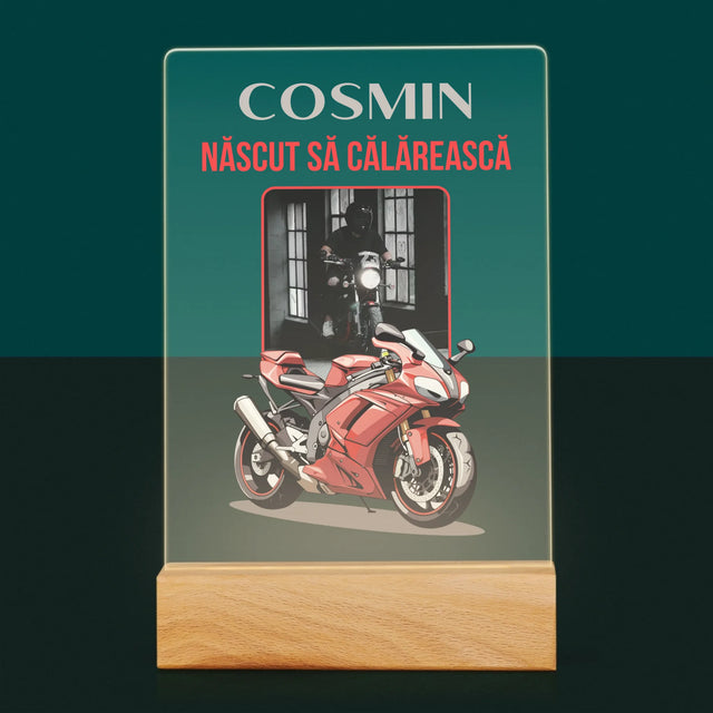 Fotografie Si Semnătură: Născut Să Călărească - Imprimare Pe Sticlă Acrilică (Verticală)