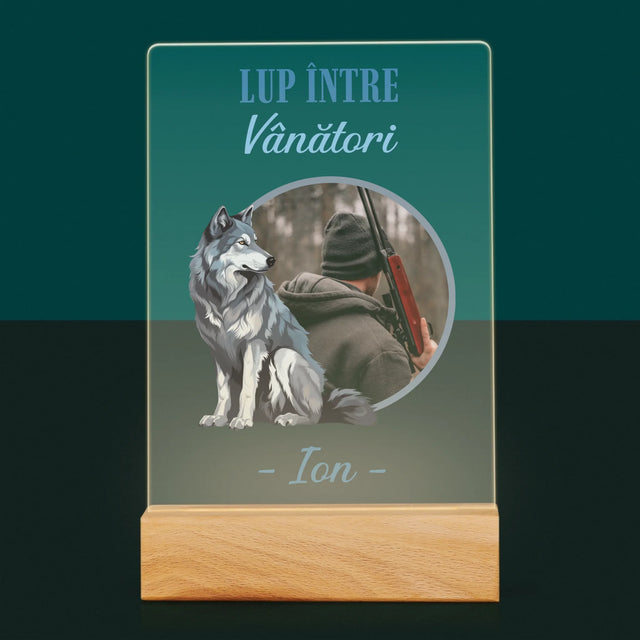 Fotografie Si Semnătură: Lup Între Vânători - Imprimare Pe Sticlă Acrilică (Verticală)