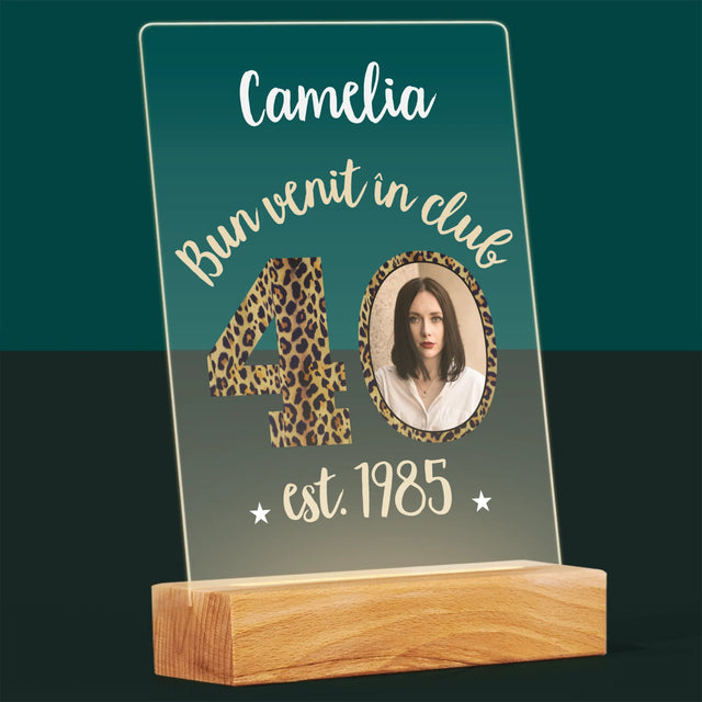 Fotografie Si Semnătură: Bun Venit În Clubul 40 - Imprimare Pe Sticlă Acrilică (Verticală)