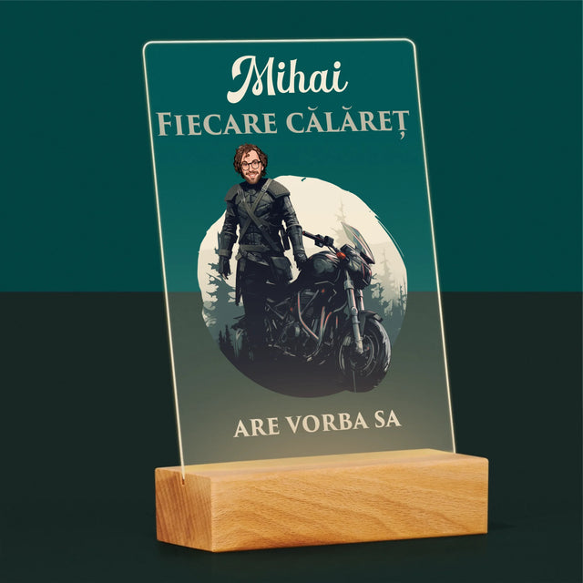 Personajul Tău: Fiecare Călăreț  - Imprimare Pe Sticlă Acrilică (Verticală)