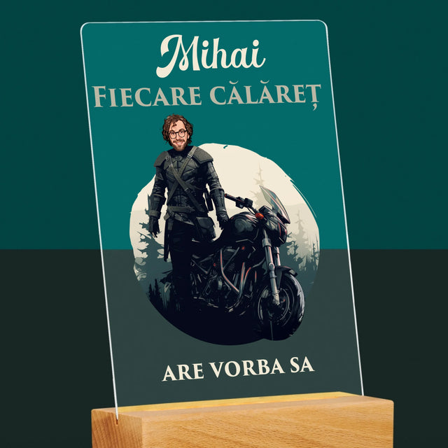 Personajul Tău: Fiecare Călăreț  - Imprimare Pe Sticlă Acrilică (Verticală)