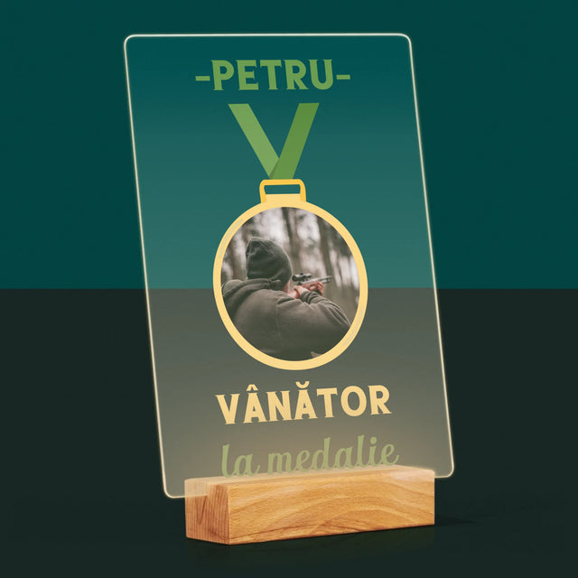 Fotografie Si Semnătură: Vânător La Medalie - Imprimare Pe Sticlă Acrilică (Verticală)