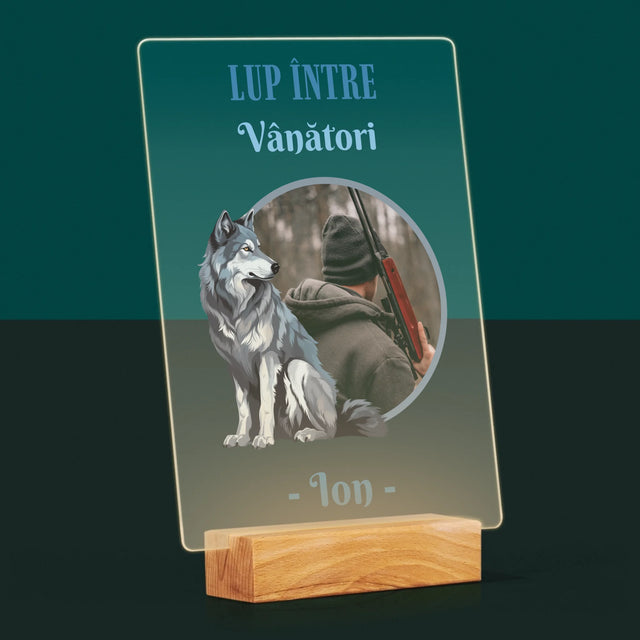 Fotografie Si Semnătură: Lup Între Vânători - Imprimare Pe Sticlă Acrilică (Verticală)