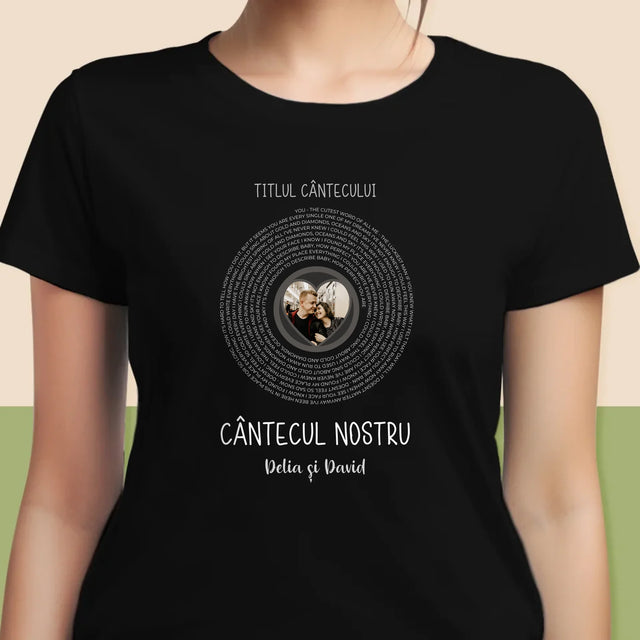Fotografie Si Semnătură: Cântecul Nostru Cu Text - Tricou Pentru Femei