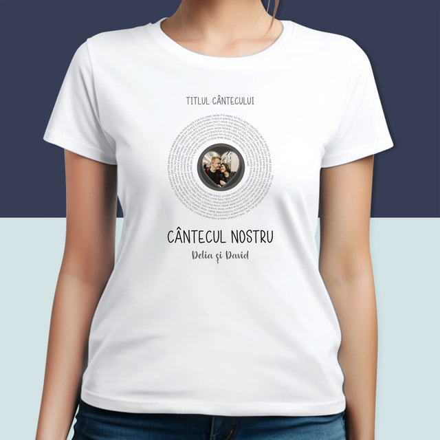 Fotografie Si Semnătură: Cântecul Nostru Cu Text - Tricou Pentru Femei