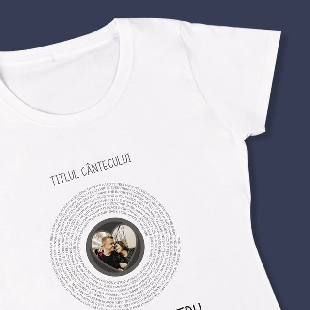 Fotografie Si Semnătură: Cântecul Nostru Cu Text - Tricou Pentru Femei