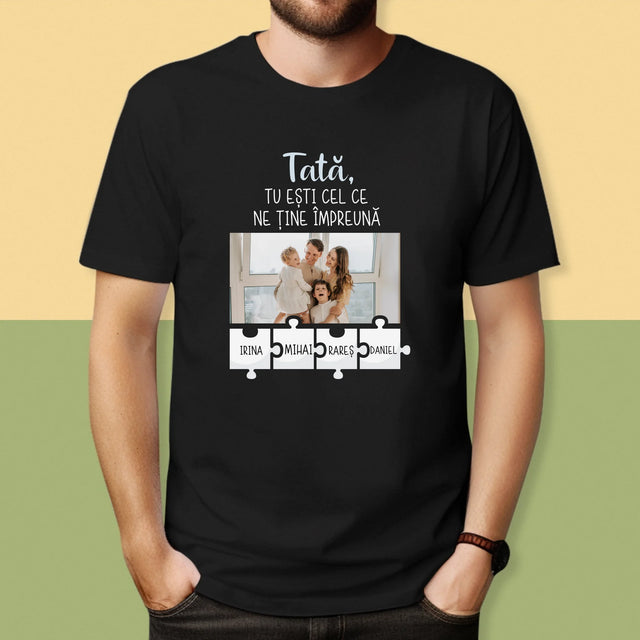 Fotografie Si Semnătură: Tată, Tu Ești Cel Care Ne Ține Împreună - Tricou Pentru Bărbați