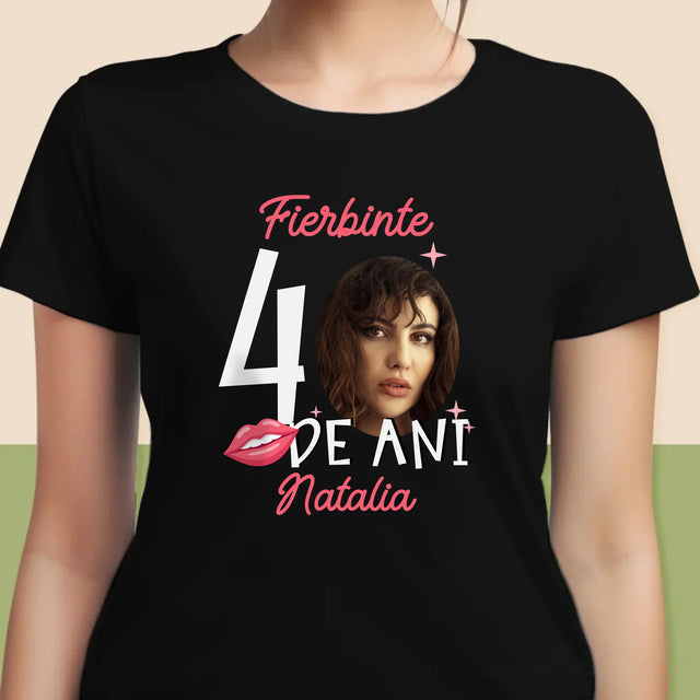 Fotografie Si Semnătură: Fierbinte La 40 De Ani - Tricou Pentru Femei