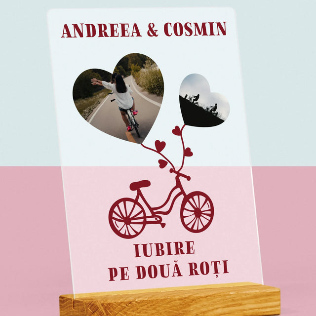 Colaj De Fotografii: Iubire Pe Două Roți - Imprimare Pe Sticlă Acrilică (Verticală)
