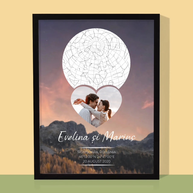 Harta Stelelor: Un Cuplu Îndrăgostit În Munți - Imprimare Cu Ramă 30X40 (Verticală)