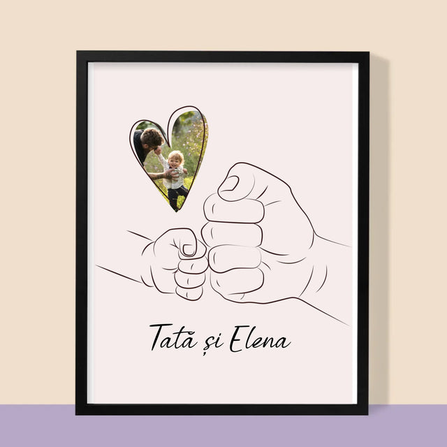 Fotografie Si Semnătură: Tata Copilul Mânuța - Imprimare Cu Ramă 30X40 (Verticală)