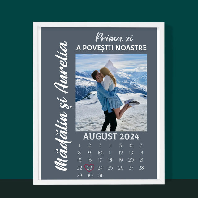 Fotografie Si Semnătură: Prima Zi A Poveștii Noastre - Imprimare Cu Ramă 30X40 (Verticală)