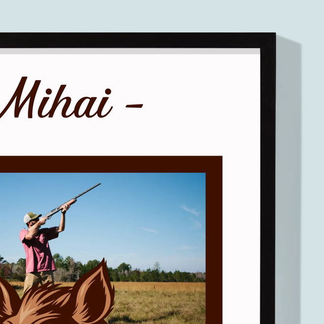 Colaj De Fotografii: Cuceritorul Mistreților - Imprimare Cu Ramă 30X40 (Verticală)